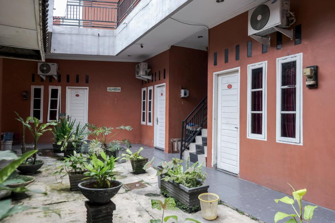 Djaboerigin Mongonsidi Guest House Redpartner Медан Екстер'єр фото